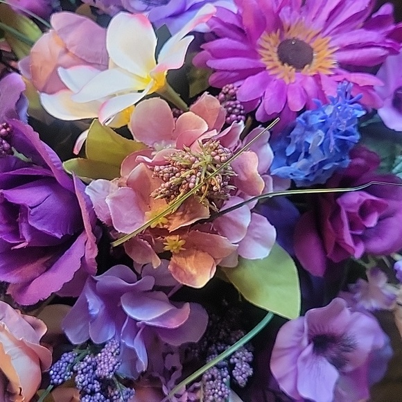 Silk flower arrangement - Picture 5 of 6